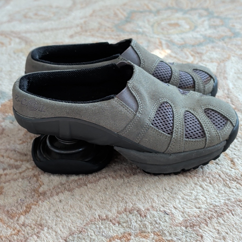 Z-coil Zueco Slip-On Grey Suede and Mesh Spring Clogs